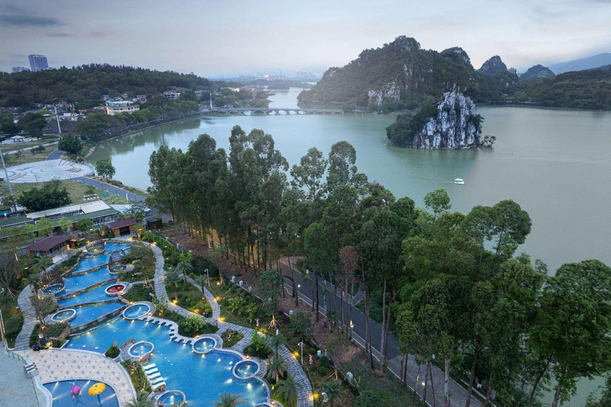 Hotel Wyndham Grand Zhaoqing Downtown Exterior foto